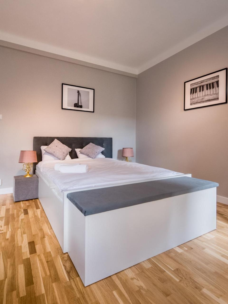White Residence 4Rooms - City Center Varsovie Extérieur photo